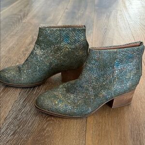 Seychelles booties - like new